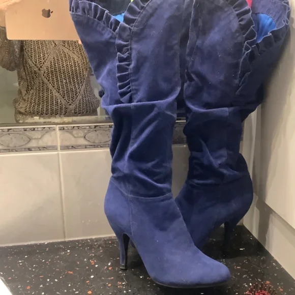 Boots - Picture 3 of 3